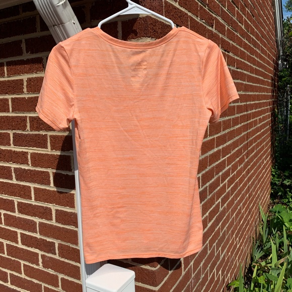 Women’s Nike Shirt - Picture 4 of 4